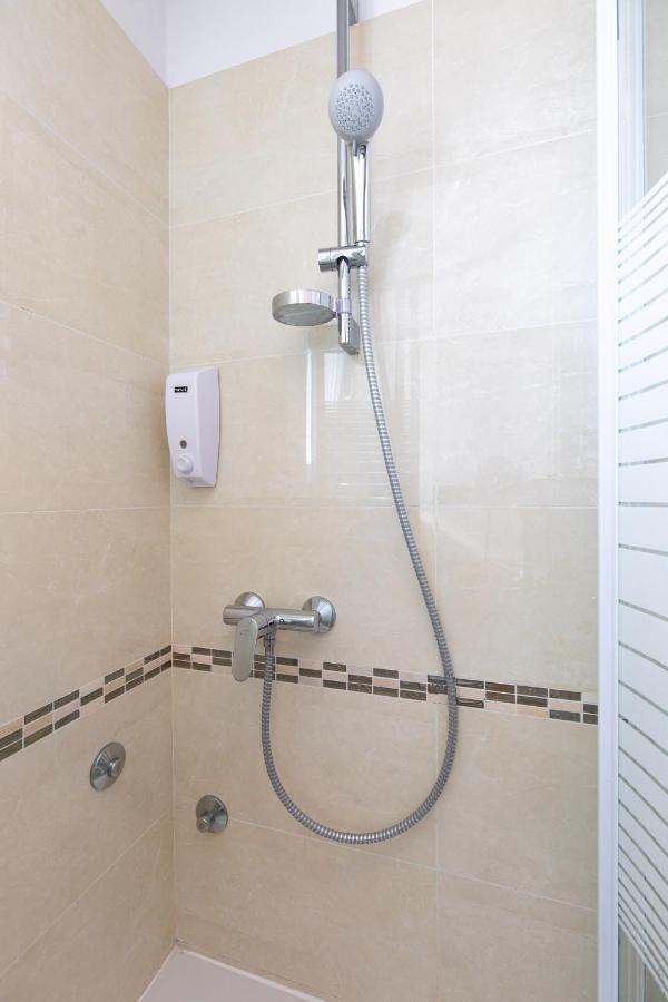 Apartmani Braut Kornić Exterior foto